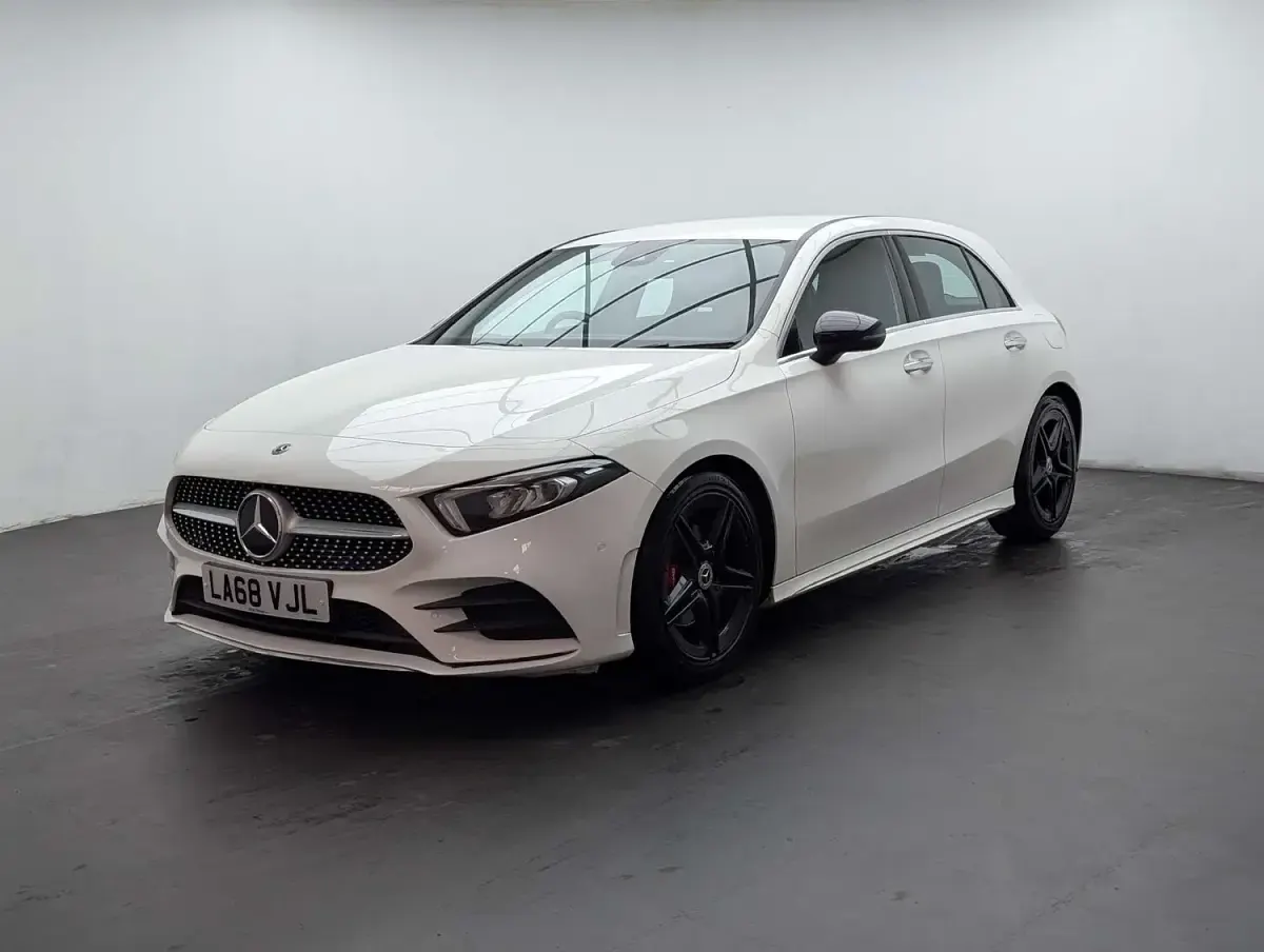 Used Mercedes A180 AMG Line Premium 136 HP (100 kW) 2019 White Hatchback