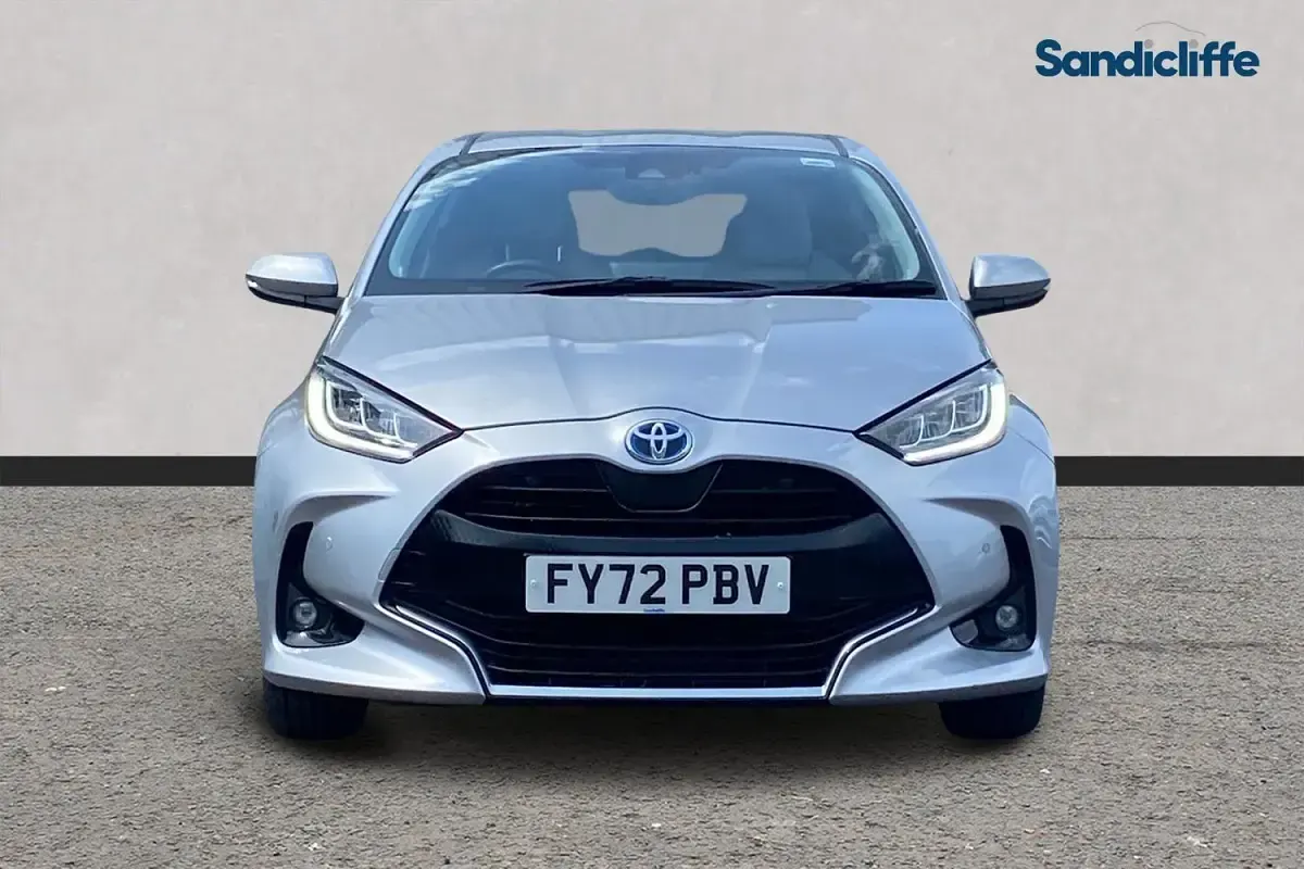 Used Toyota Yaris Hybrid 116 HP (85 kW) 2024 Silver Hatchback