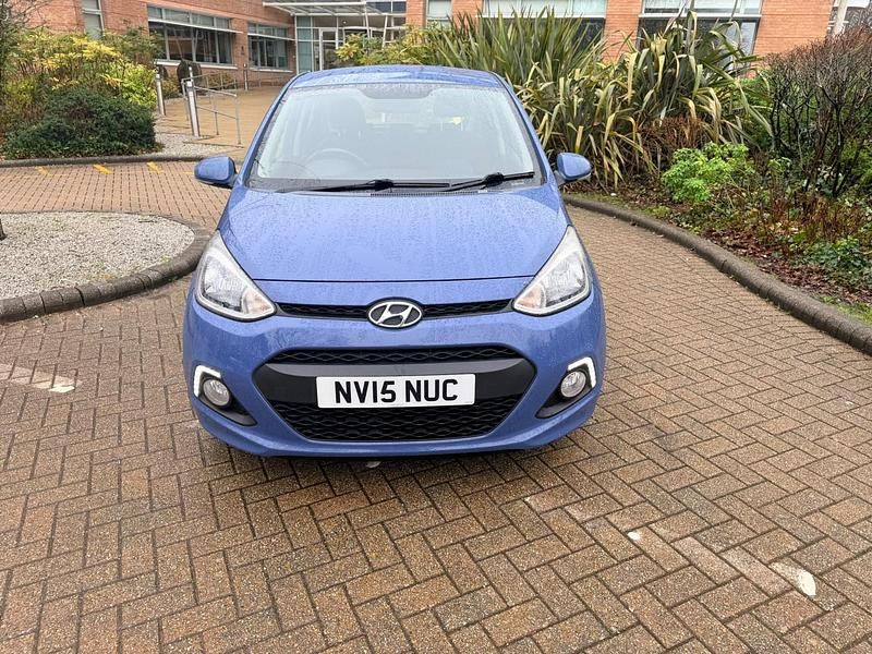 Usado Hyundai i10 Premium 87 HP (63 kW) 2015 Azul Citadino