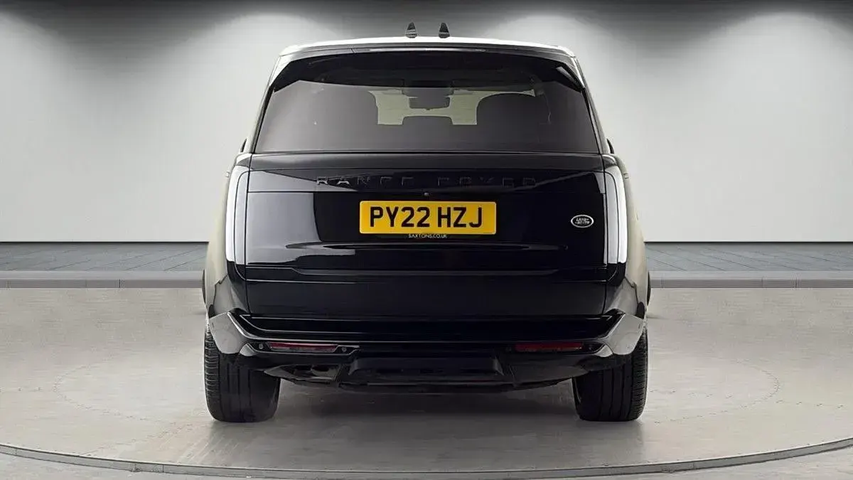 Begagnad Land Rover Range Rover First Edition 351 HK (258 kW) 2022 Svart SUV