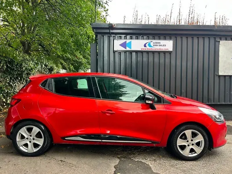 Used Renault Clio Dynamique 2014 Red Estate