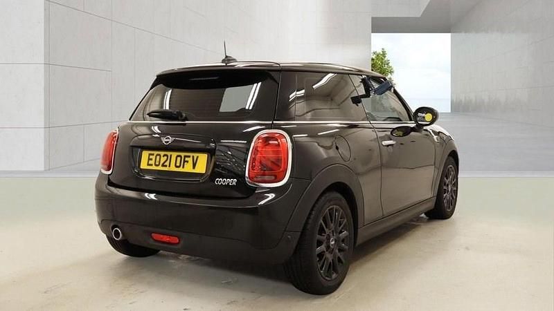 Usado Mini Cooper Classic 2021 Preto Citadino