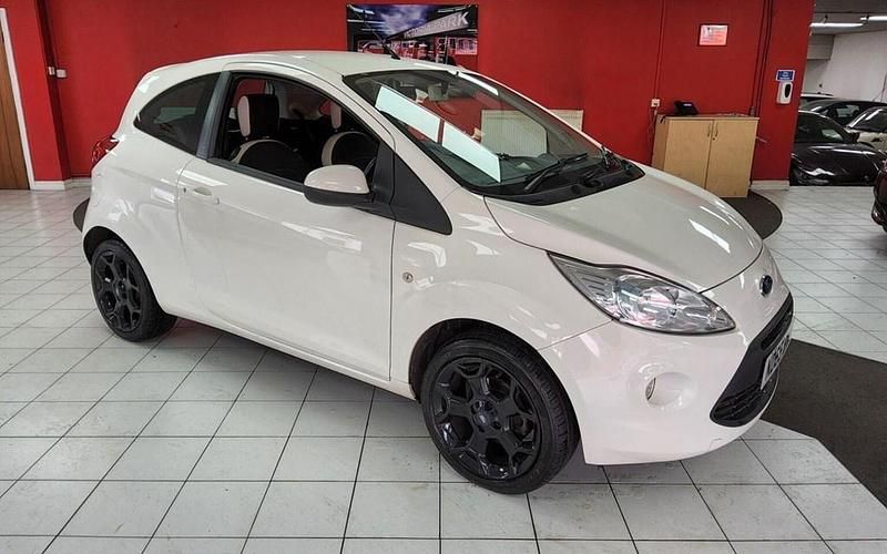 Used Ford Ka Zetec 69 HP (50 kW) 2016 White Hatchback