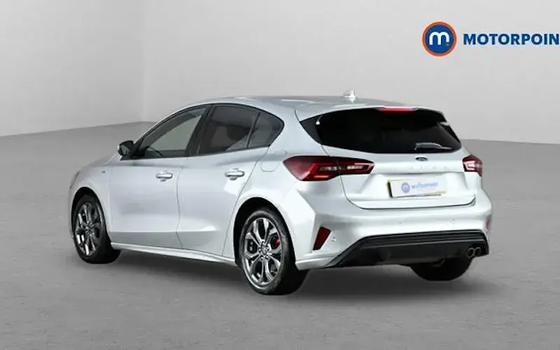 Used Ford Focus ST-Line 125 HP (91 kW) 2023 Silver Hatchback