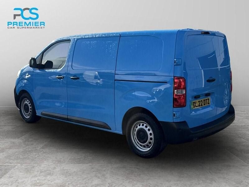 Used Vauxhall Vivaro 100 kW (136 HP) 2022 Mauve/pink MPV