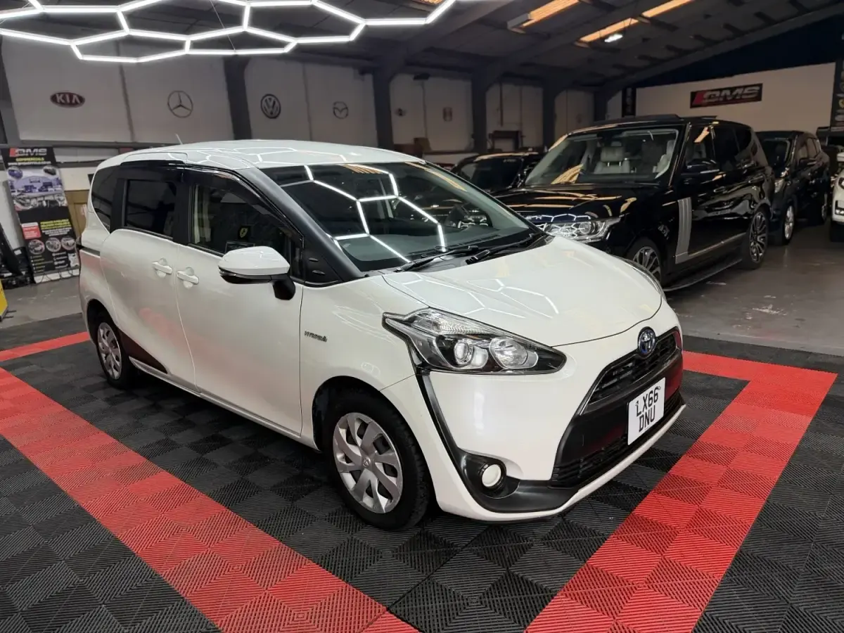 Usado Toyota Sienta 2017 Blanco Monovolumen