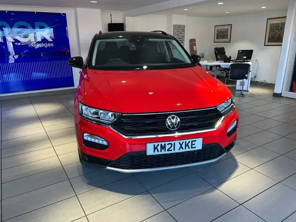 Usado VW T-Roc Design 150 HP (110 kW) 2021 Vermelho SUV