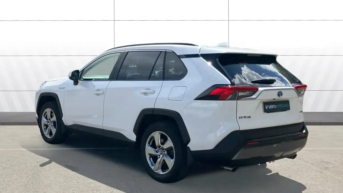 Used Toyota RAV4 Design 222 HP (163 kW) 2019 White SUV