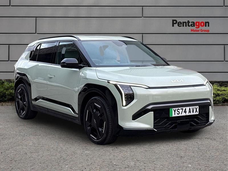 Green Used 2024 Kia EV3 GT-Line SUV | £29,995 (Fair price) - Image 1/4