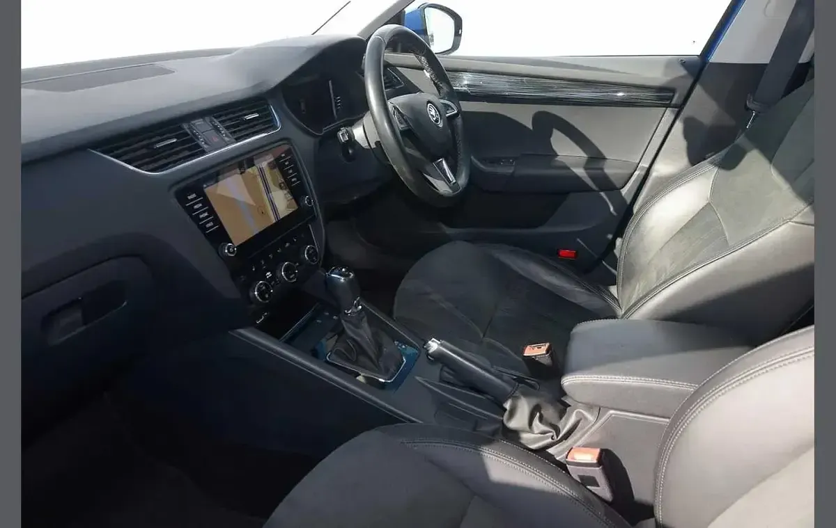 Used Skoda Octavia SE L 147 HP (108 kW) 2019 Race blue metallic Estate