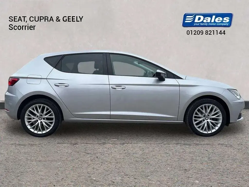 Used Seat Leon SE Dynamic 108 HP (79 kW) 2018 Silver Hatchback