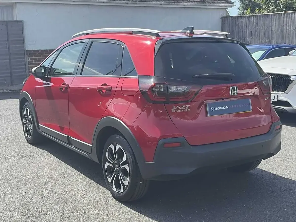 Used Honda Jazz Hybrid 109 HP (80 kW) 2023 Crystal red Hatchback