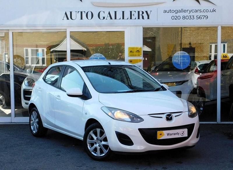 Used Mazda 2 2010 White Hatchback