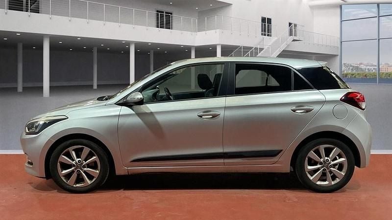 Used Hyundai i20 Premium 100 HP (73 kW) 2016 Silver Hatchback