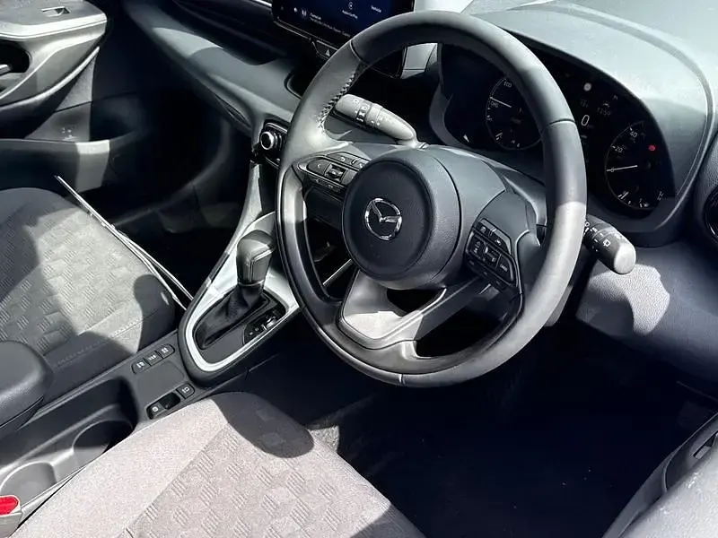 Novo Mazda 2 Exclusive-Line 116 HP (85 kW) 2025 Prateado Citadino
