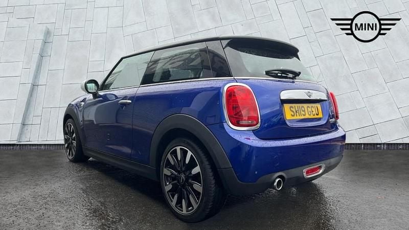 Usado Mini Cooper Exclusive 136 CV (100 kW) 2019 Azul Utilitario