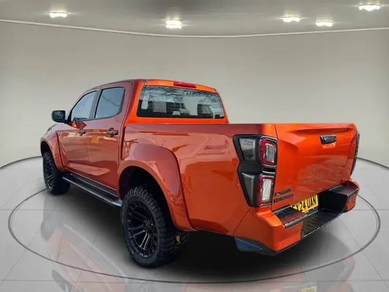 Used Isuzu Pick up 164 HP (120 kW) 2024 Orange Pickup