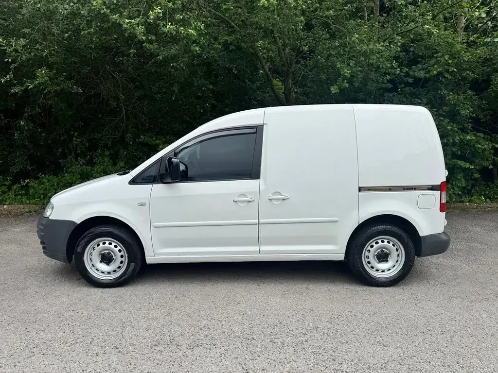 Used VW Caddy 69 HP (50 kW) 2005 White MPV