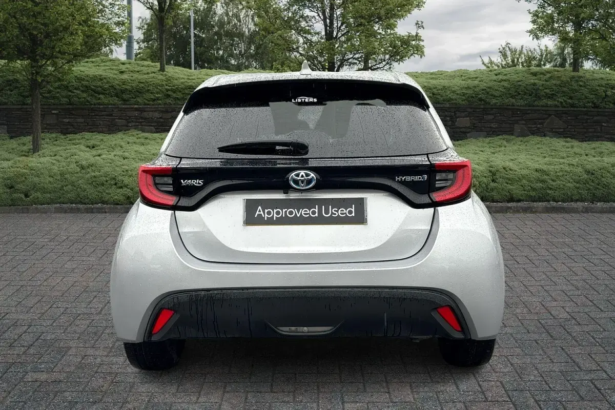 Used Toyota Yaris Design 116 HP (85 kW) 2023 Silver Hatchback