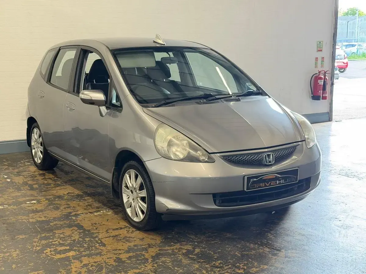 Used Honda Jazz SE 83 HP (61 kW) 2005 Silver Hatchback