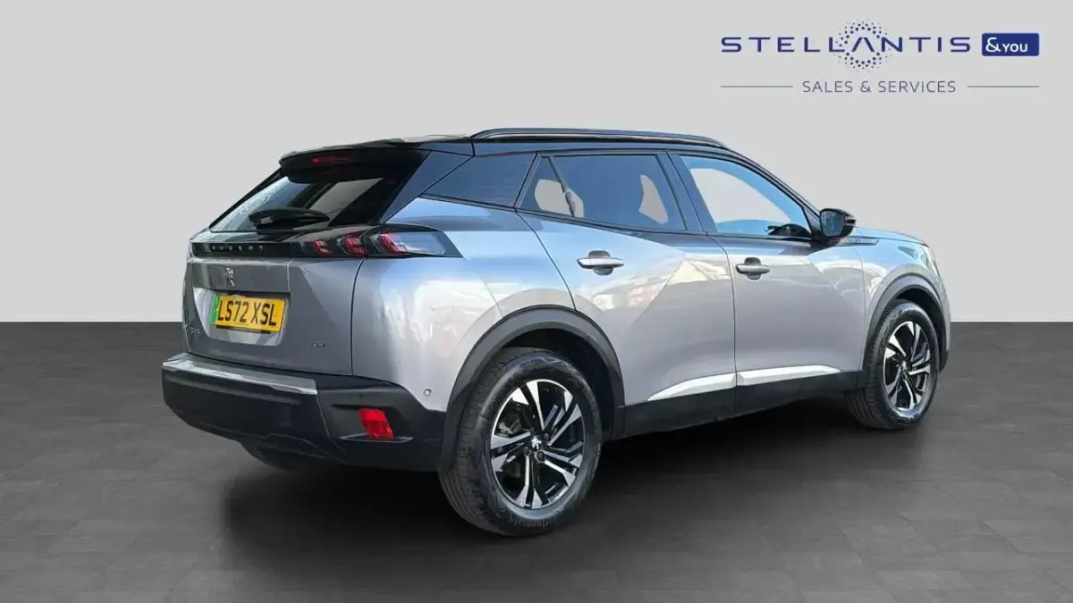 Używany Peugeot e-2008 GT 98 kW (134 KM) 2022 Szary SUV