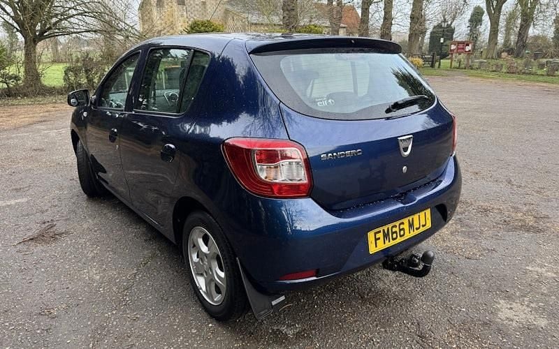 Used Dacia Sandero Lauréate 90 HP (66 kW) 2016 Blue Hatchback