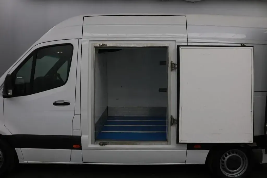 Usado Mercedes Sprinter Progressive 145 HP (106 kW) 2021 Branco Van