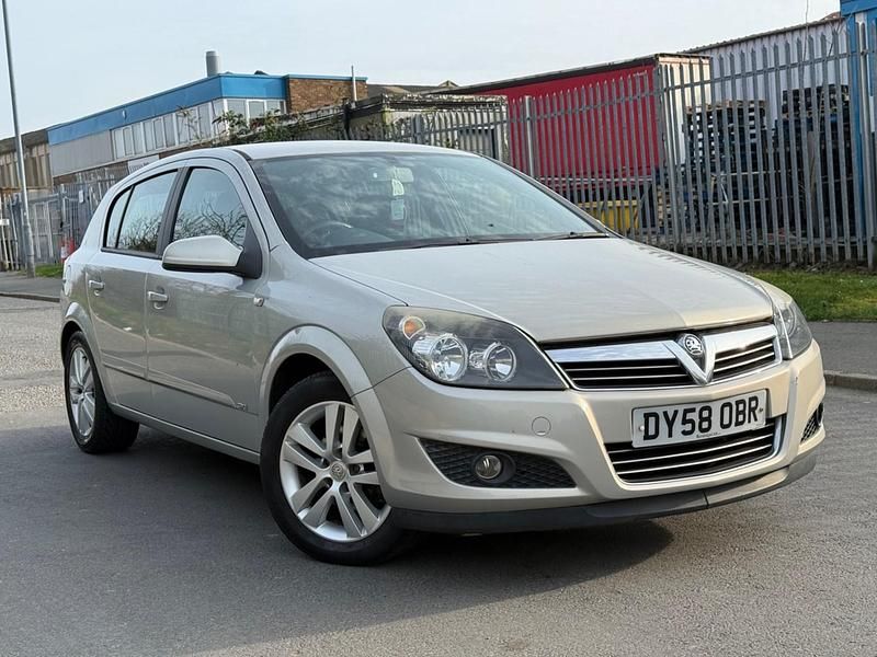 Used Vauxhall Astra 115 HP (84 kW) 2008 Beige Hatchback