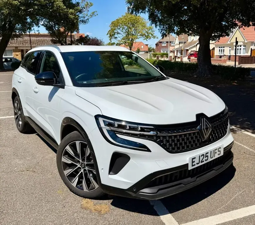 Used Renault Austral Techno 200 HP (147 kW) 2025 White SUV