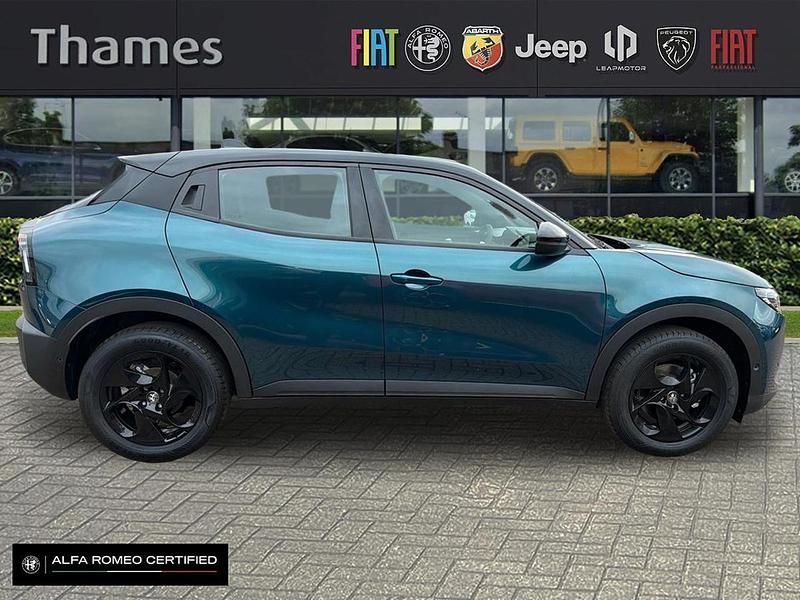 Blue New 2025 Alfa Romeo Junior SUV | £26,995 (Fair price) - Image 1/3