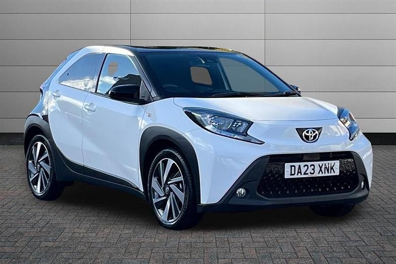 Pure white with black Used 2023 Toyota Aygo X SUV | £14,150 - Image 1/4