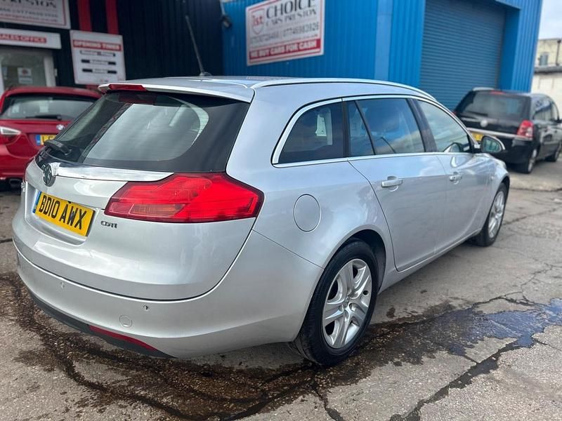 Used Vauxhall Insignia 160 HP (117 kW) 2010 Silver Estate