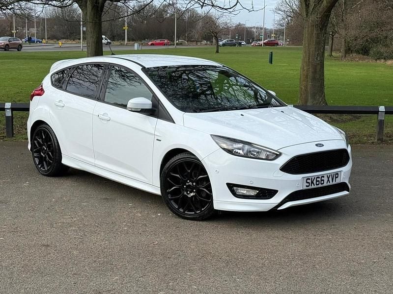 Used Ford Focus ST-Line 2016 White Hatchback