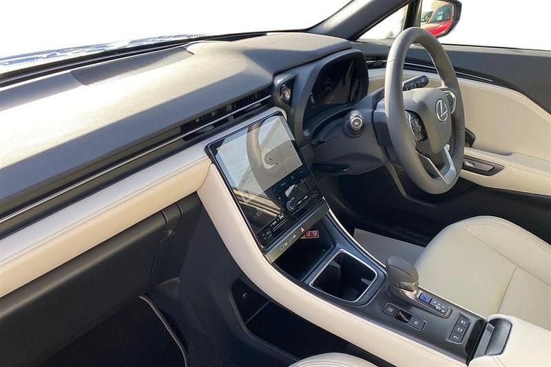 Used Lexus LBX 136 HP (100 kW) 2024 Dark blue SUV