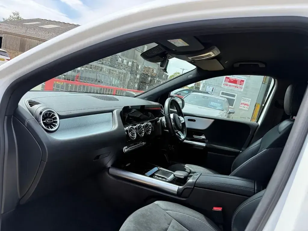 Used Mercedes B250e Executive 2021 White Hatchback