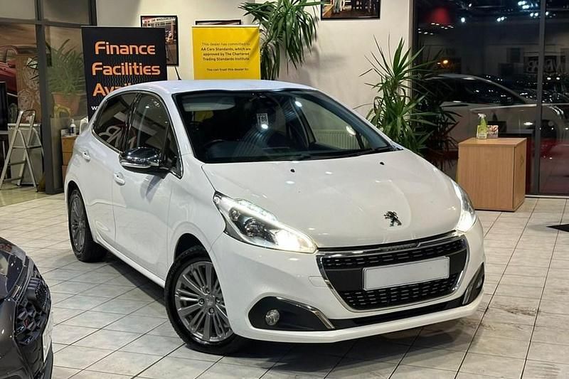 Used Peugeot 208 Allure 2017 White Hatchback