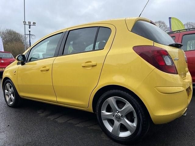 Second-hand Vauxhall Corsa 100 CP (73 kW) 2014 Galben Hatchback