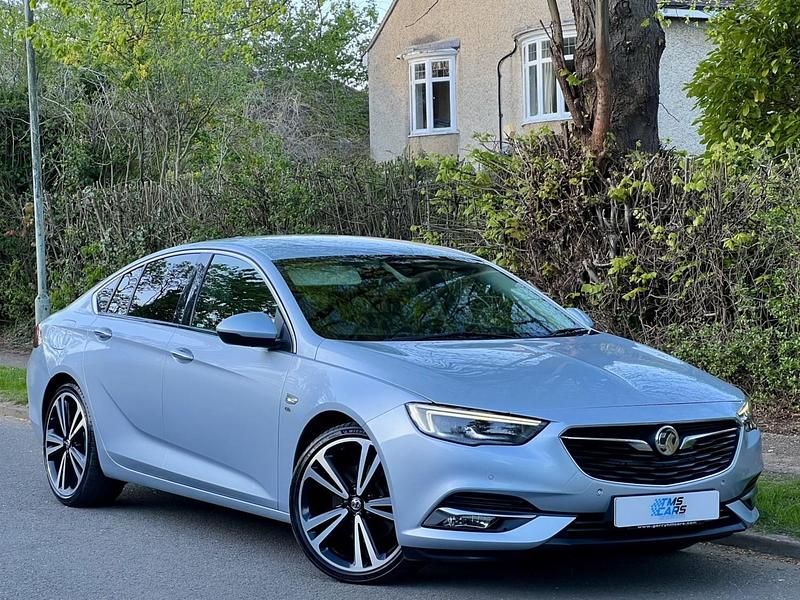 Second-hand Vauxhall Insignia Elite 2017 Argintiu Hatchback