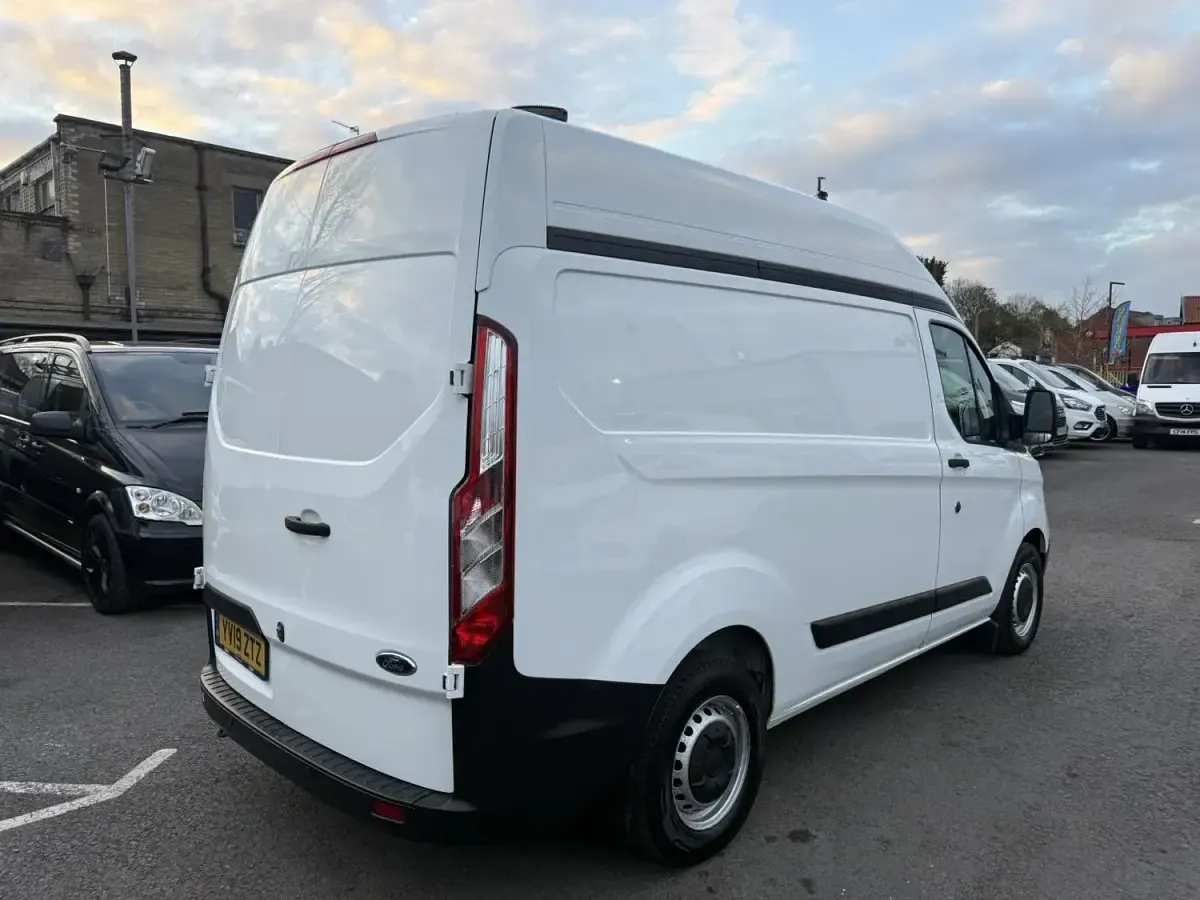 Second-hand Ford Transit Custom 105 CP (77 kW) 2019 Alb Van