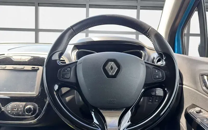 Used Renault Captur Dynamique 90 HP (66 kW) 2015 Blue SUV
