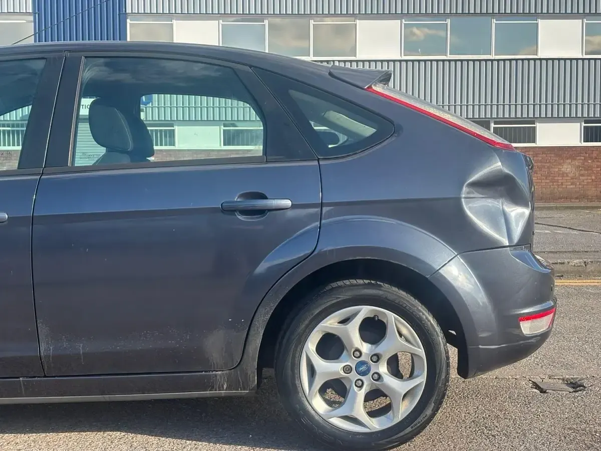 Begagnad Ford Focus Sport 2011 Grå Halvkombi