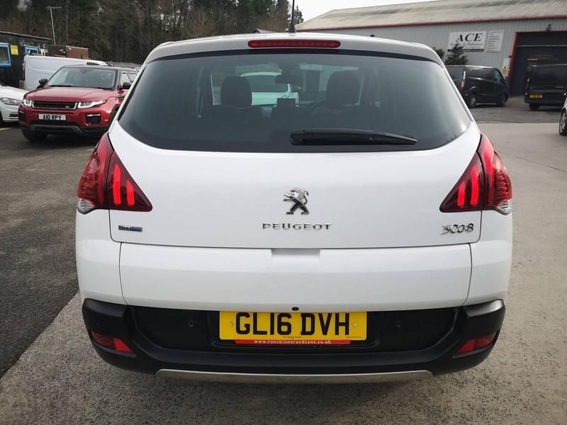 Used Peugeot 3008 Allure 120 HP (88 kW) 2016 White Hatchback