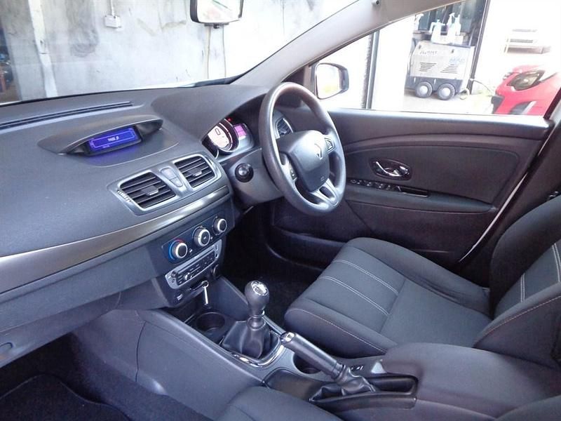 Used Renault Mégane GrandTour Expression+ 110 HP (80 kW) 2015 White Estate