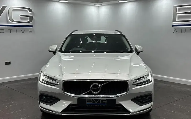 Used Volvo V60 Momentum 190 HP (139 kW) 2018 Gold Estate