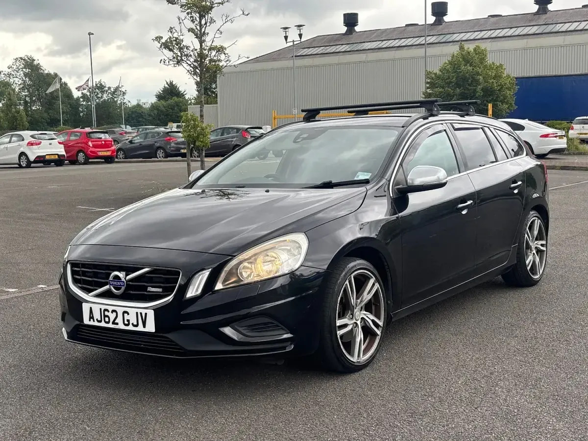 Used Volvo V60 R-Design 115 HP (84 kW) 2012 Black Estate