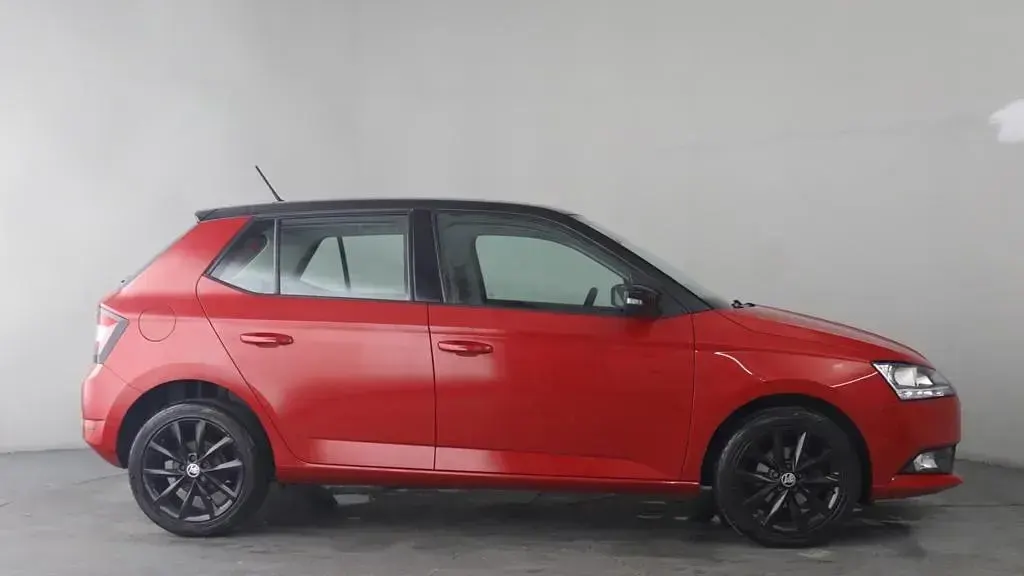 Used Skoda Fabia Colour Edition 75 HP (55 kW) 2019 Red Hatchback