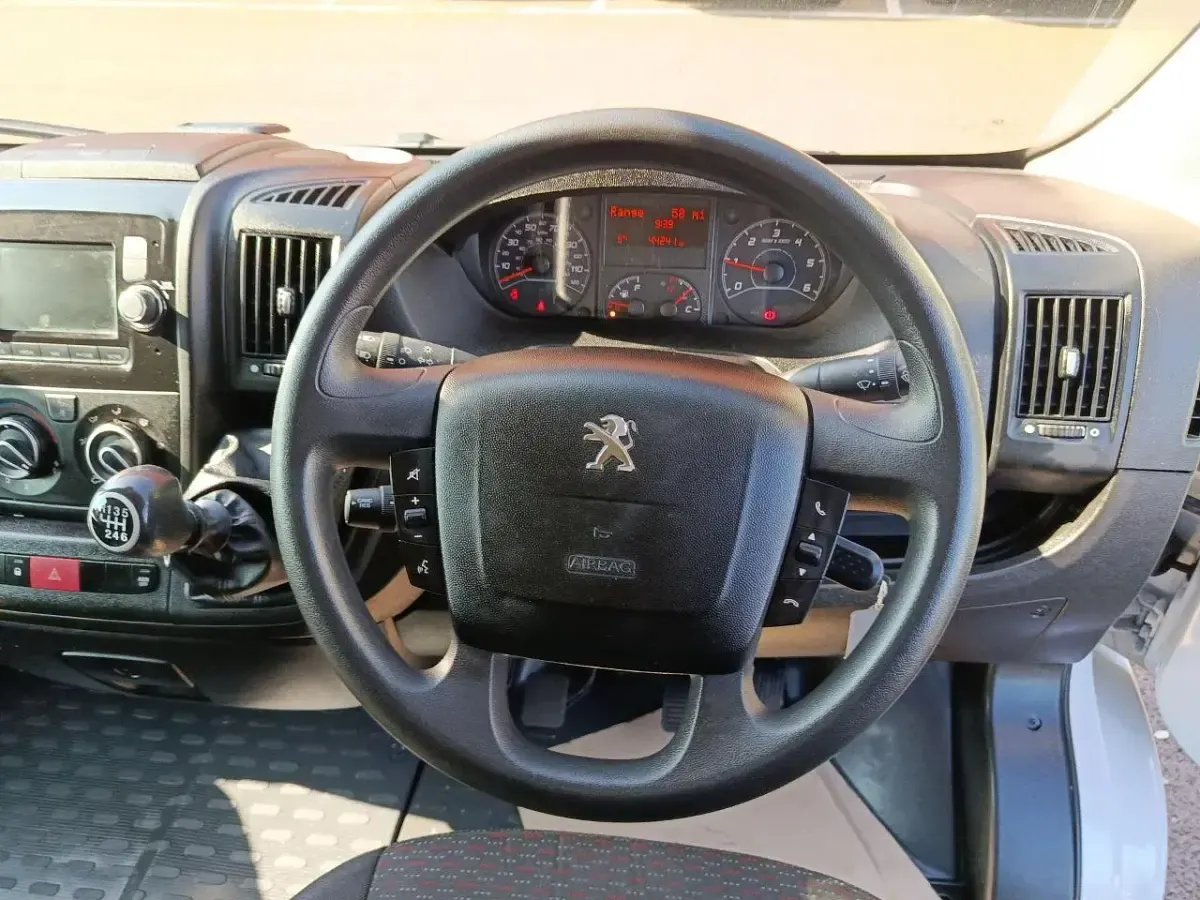 Second-hand Peugeot Boxer S 138 CP (101 kW) 2022 Alb Van