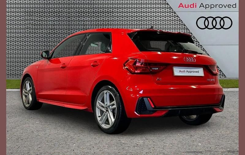 Begagnad Audi A1 S-Line 147 HK (108 kW) 2022 Röd SUV
