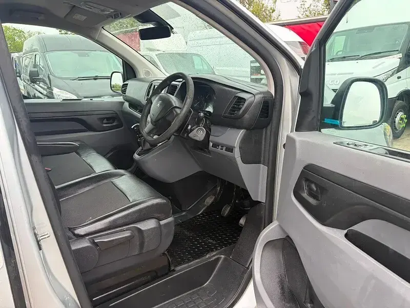 Used Peugeot Expert 120 HP (88 kW) 2019 Silver Van