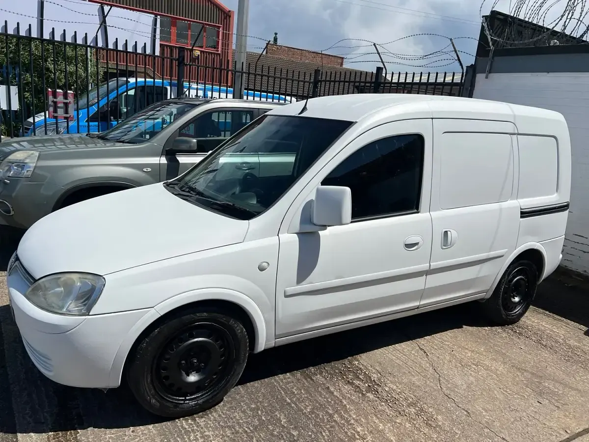 Used Vauxhall Combo 2007 Raptor white MPV